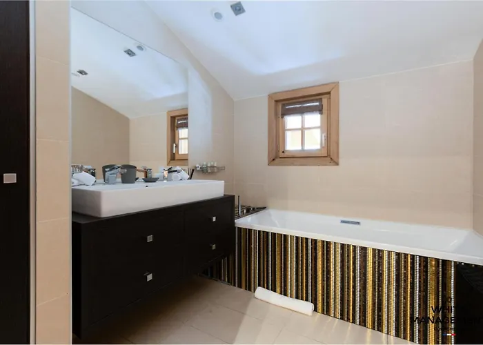 Licorne Des Neiges - Somptueux Sur Les Hauteurs Du Belvedere Mae-3934 *